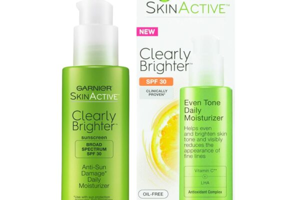 Garnier SkinActive Clearly Brighter SPF 30 Face Moisturizer with Vitamin C, 2.5 Fl Oz (75mL), 1 Count (Packaging May Vary)